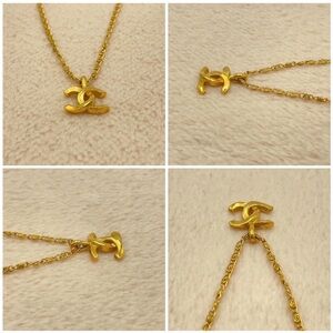 CHANEL Gold-Tone Interlocking CC Pendant Necklace